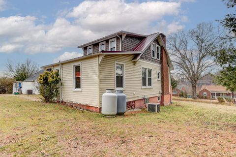 Tiny photo for 201 Seminole Drive, Madison Heights, VA 24572 (MLS # 364543)