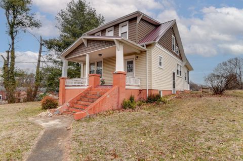 Photo of 201 Seminole Drive, Madison Heights, VA 24572 (MLS # 364543)