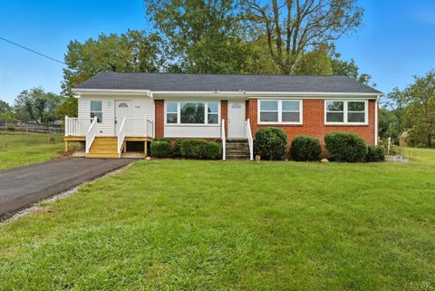 Photo of 7119 Richland Drive, Lynchburg, VA 24502 (MLS # 362202) Photo of 7119 Richland Drive, Lynchburg, VA 24502 (MLS # 362202)