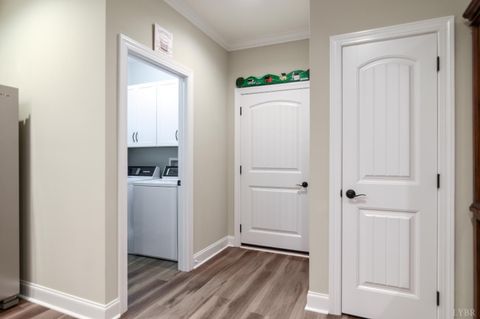 Tiny photo for 125 Villa Oak Circle, Bedford, VA 24523 (MLS # 363763)