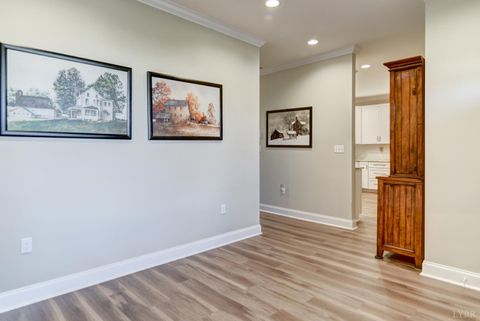 Tiny photo for 125 Villa Oak Circle, Bedford, VA 24523 (MLS # 363763)