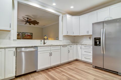 Tiny photo for 125 Villa Oak Circle, Bedford, VA 24523 (MLS # 363763)