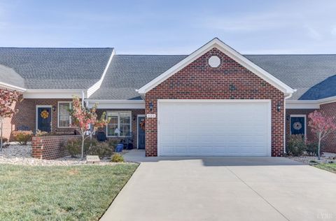 Photo of 125 Villa Oak Circle, Bedford, VA 24523 (MLS # 363763)
