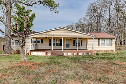 Photo of 1727 Richmond Highway, Spout Spring, VA 24593 (MLS # 365504)