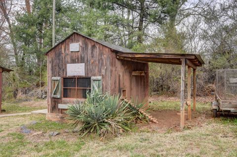 Tiny photo for 586 Kenmore Road, Amherst, VA 24521 (MLS # 365115)