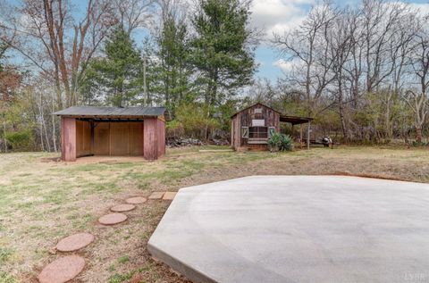 Tiny photo for 586 Kenmore Road, Amherst, VA 24521 (MLS # 365115)