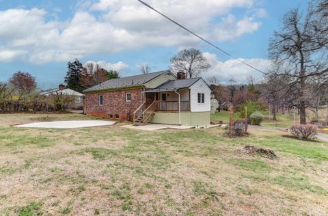 Tiny photo for 586 Kenmore Road, Amherst, VA 24521 (MLS # 365115)