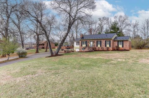 Tiny photo for 586 Kenmore Road, Amherst, VA 24521 (MLS # 365115)