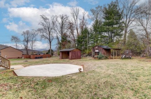 Tiny photo for 586 Kenmore Road, Amherst, VA 24521 (MLS # 365115)