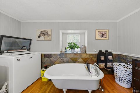 Tiny photo for 809 Plantation Road, Amherst, VA 24521 (MLS # 366759)