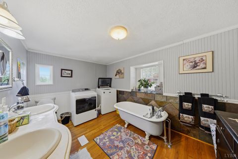 Tiny photo for 809 Plantation Road, Amherst, VA 24521 (MLS # 366759)