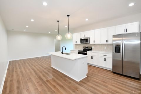 Tiny photo for 128 BRENLEIGH CT Ct #206, Lynchburg, VA 24501 (MLS # 363767)