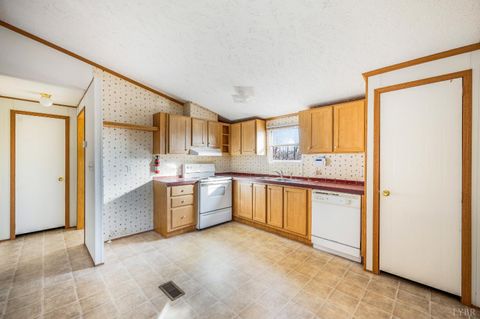 Tiny photo for 365 Harris Road, Madison Heights, VA 24572 (MLS # 364047)