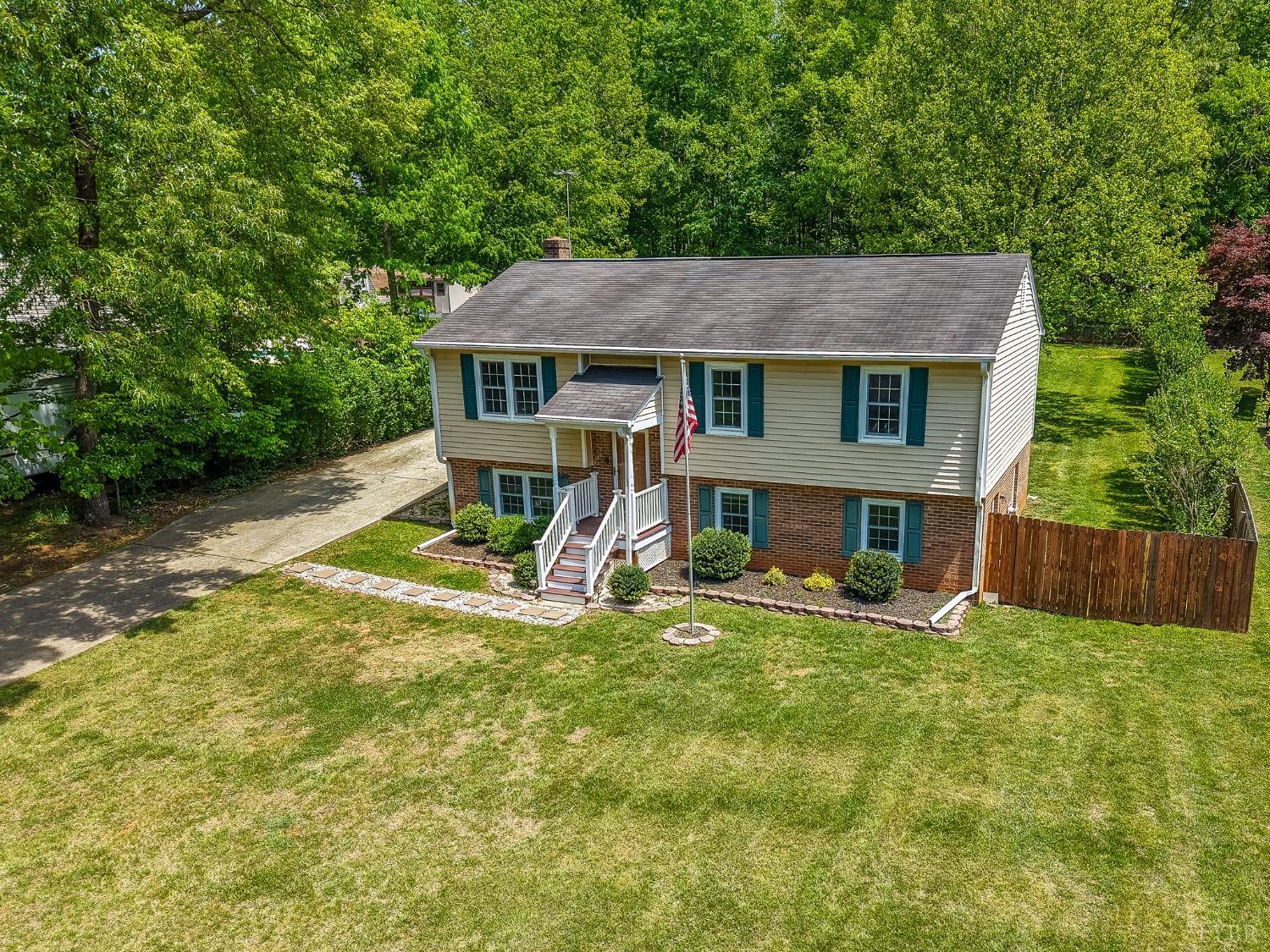1591 Pine Bluff Dr Dr, Lynchburg, Virginia image 2