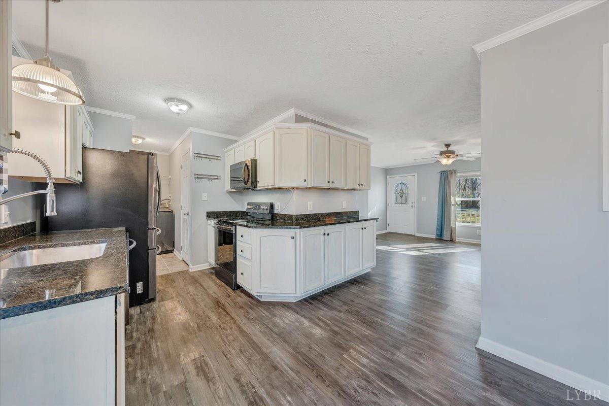 1309 Gate Lane, Moneta, Virginia image 6