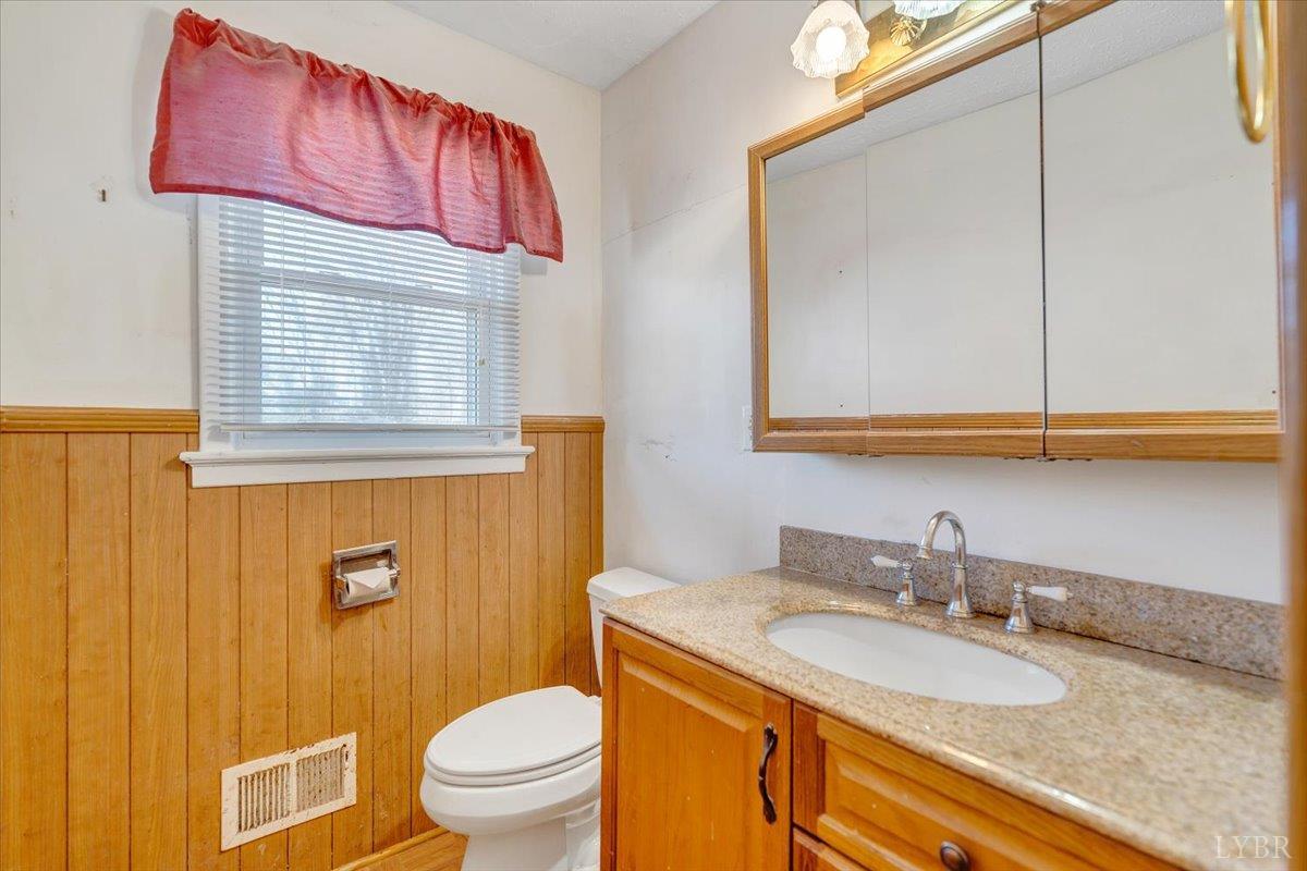 Lynchburg, Virginia 24502, United States, 3 Bedrooms Bedrooms, ,2 BathroomsBathrooms,Residential,Active,245208