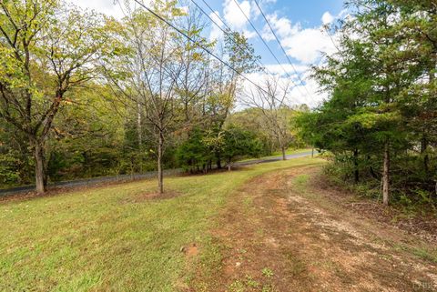 Tiny photo for 2758 Allen's Creek Road, Gladstone, VA 24574 (MLS # 362305)