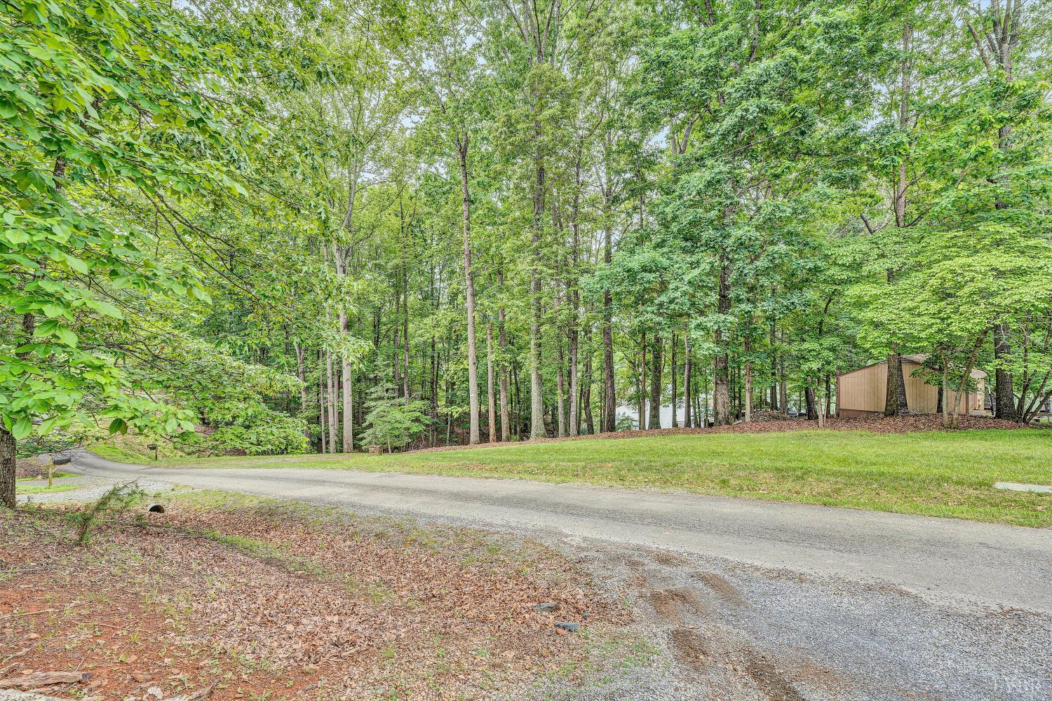 1309 W Pine Ridge Road, Huddleston, Virginia image 30