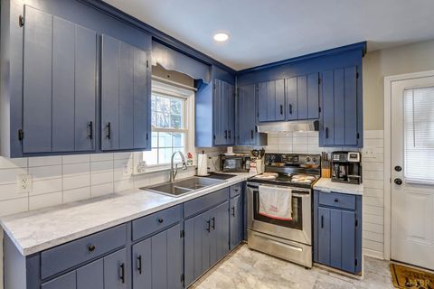 Tiny photo for 498 Partridge Creek Road, Amherst, VA 24521 (MLS # 363546)