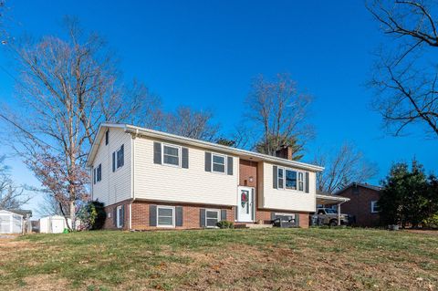 Tiny photo for 5949 Village Lane, Roanoke, VA 24019 (MLS # 365630)