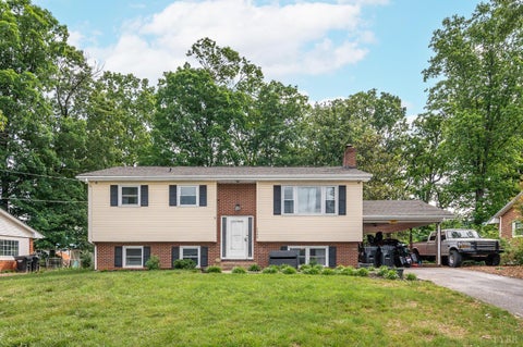 Homes For Sale - 5949 Village Lane<br/> Roanoke, VA 24019