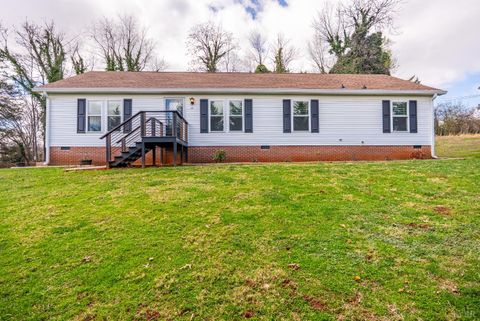 Tiny photo for 426 S Main Street St, Amherst, VA 24521 (MLS # 365174)