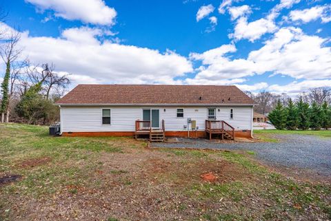 Tiny photo for 426 S Main Street St, Amherst, VA 24521 (MLS # 365174)