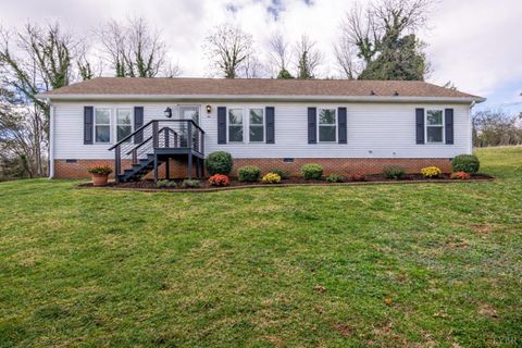 Photo of 426 S Main Street St, Amherst, VA 24521 (MLS # 365174)
