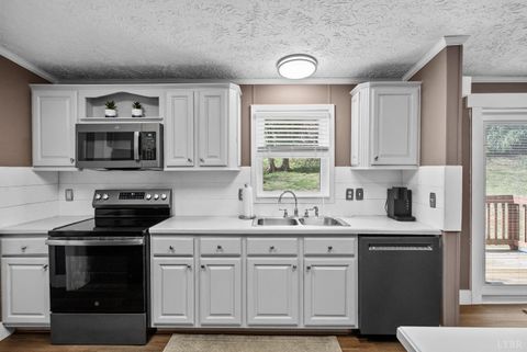 Tiny photo for 426 S Main Street St, Amherst, VA 24521 (MLS # 365174)