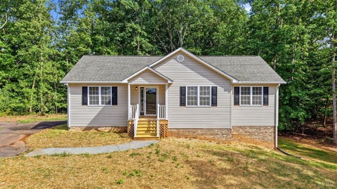 Photo of 4028 Pumping Station Road, Appomattox, VA 24522 (MLS # 367242)