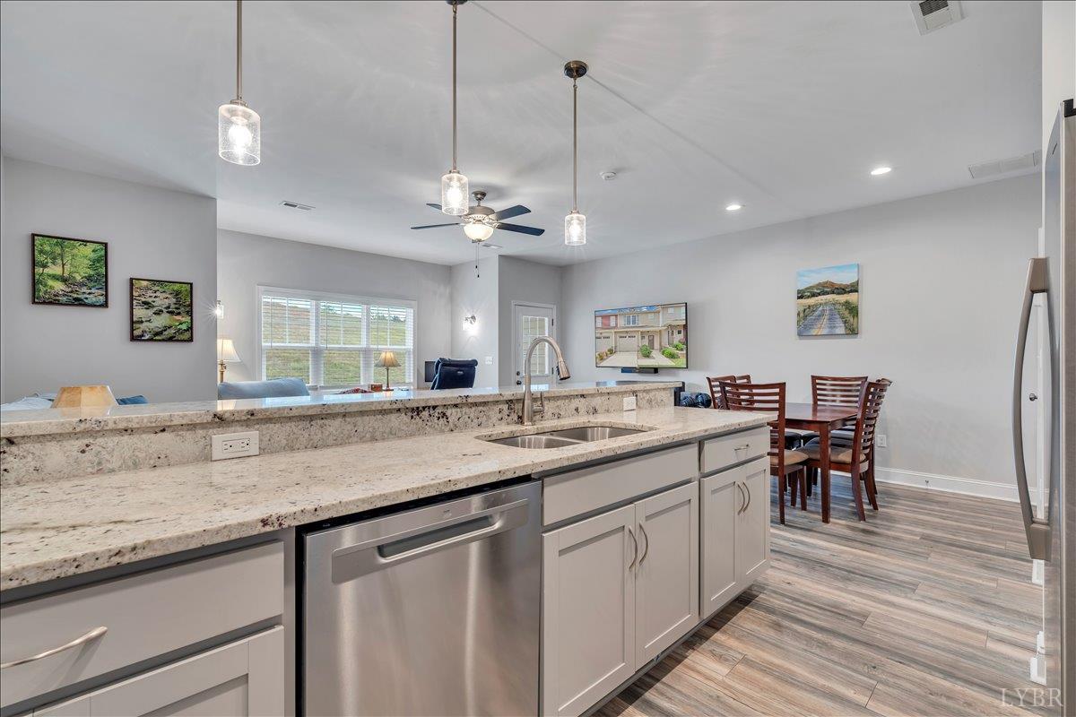 Forest, Virginia 24551, United States, 3 Bedrooms Bedrooms, ,3 BathroomsBathrooms,Residential,Active,202118