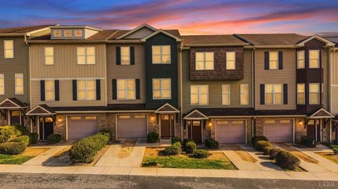 Townhouse For Sale - 1041 Commonwealth Circle<br/> Forest, VA 24551