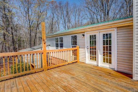 Tiny photo for 384 McNeish Lane, Gladstone, VA 24553 (MLS # 365425)