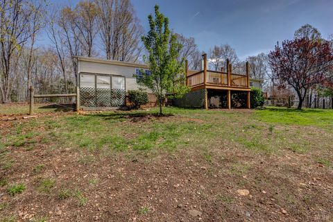 Tiny photo for 384 McNeish Lane, Gladstone, VA 24553 (MLS # 365425)