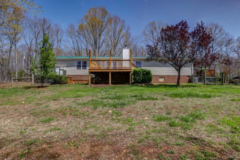 Tiny photo for 384 McNeish Lane, Gladstone, VA 24553 (MLS # 365425)