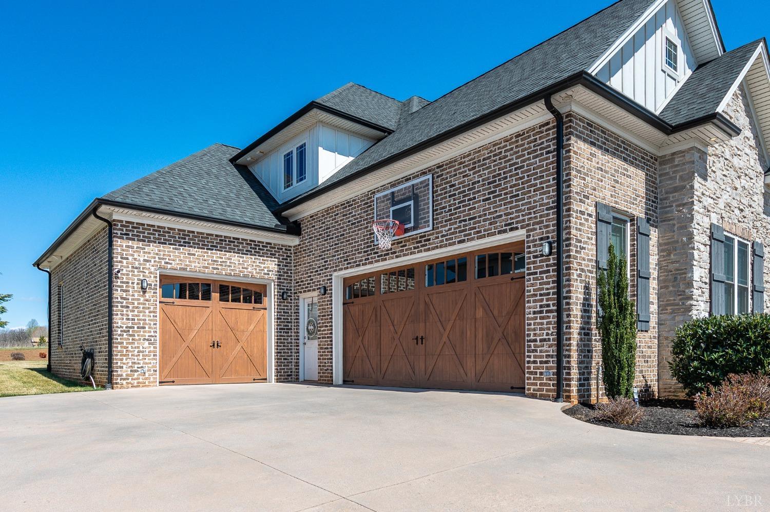 1452 Lake Manor Drive, Forest, Virginia image 6