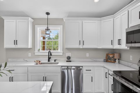 Tiny photo for 140 Stoney Creek, Madison Heights, VA 24572 (MLS # 365801)