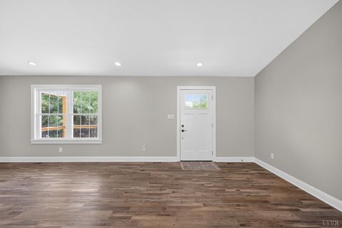 Tiny photo for 140 Stoney Creek, Madison Heights, VA 24572 (MLS # 365801)