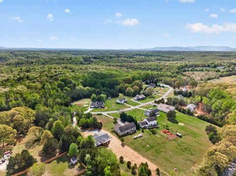 Tiny photo for 140 Stoney Creek, Madison Heights, VA 24572 (MLS # 365801)