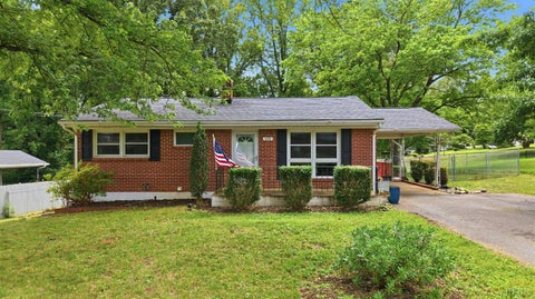 Homes For Sale - 1104 Pinecrest Ave Ave<br/> Bedford, VA 24523