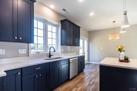 Tiny photo for 413 North Avenue, Appomattox, VA 24522 (MLS # 363111)