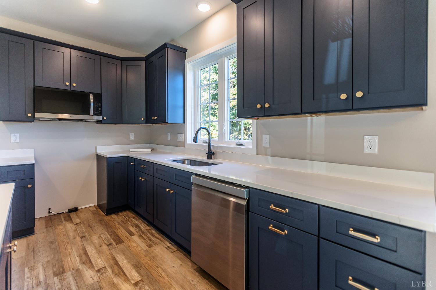 Appomattox, Virginia 24522, United States, 3 Bedrooms Bedrooms, ,3 BathroomsBathrooms,Residential,Active,244037