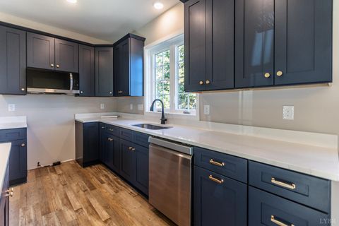 Tiny photo for 413 North Avenue, Appomattox, VA 24522 (MLS # 363111)