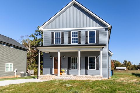 Tiny photo for 413 North Avenue, Appomattox, VA 24522 (MLS # 363111)