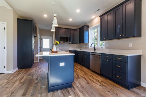 Tiny photo for 413 North Avenue, Appomattox, VA 24522 (MLS # 363111)