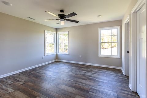 Tiny photo for 413 North Avenue, Appomattox, VA 24522 (MLS # 363111)