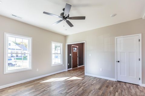 Tiny photo for 413 North Avenue, Appomattox, VA 24522 (MLS # 363111)