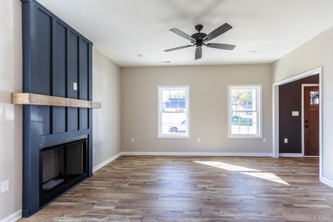 Tiny photo for 413 North Avenue, Appomattox, VA 24522 (MLS # 363111)