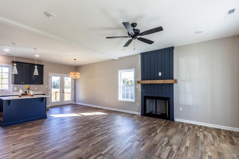 Tiny photo for 413 North Avenue, Appomattox, VA 24522 (MLS # 363111)