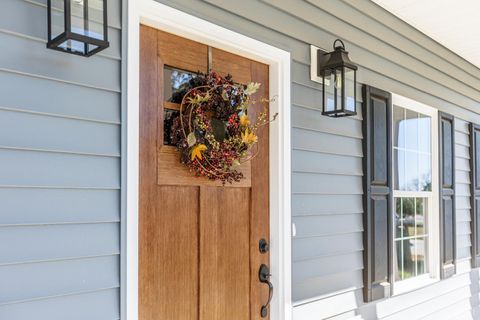 Tiny photo for 413 North Avenue, Appomattox, VA 24522 (MLS # 363111)